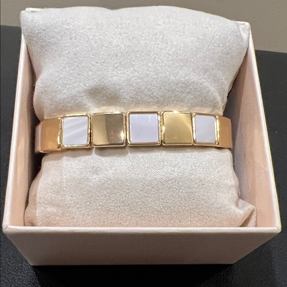 Camila Coelho | Natural Shell Bracelet - Picture 3 of 8